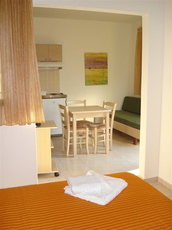 Margarita Beach Hotel Agia Marina 外观 照片